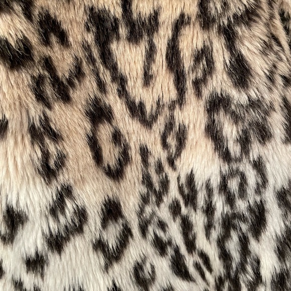 H&M Divided Leopard Print Coat. - Picture 3 of 4